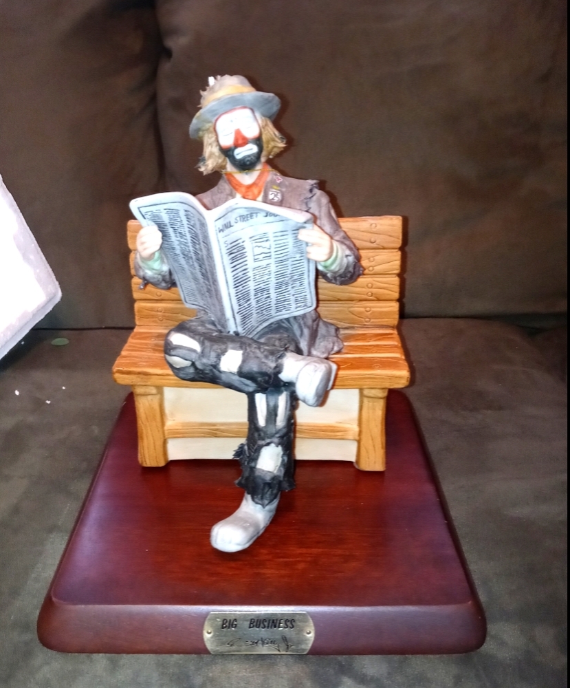 Emmitt Kelly Jr big business statue